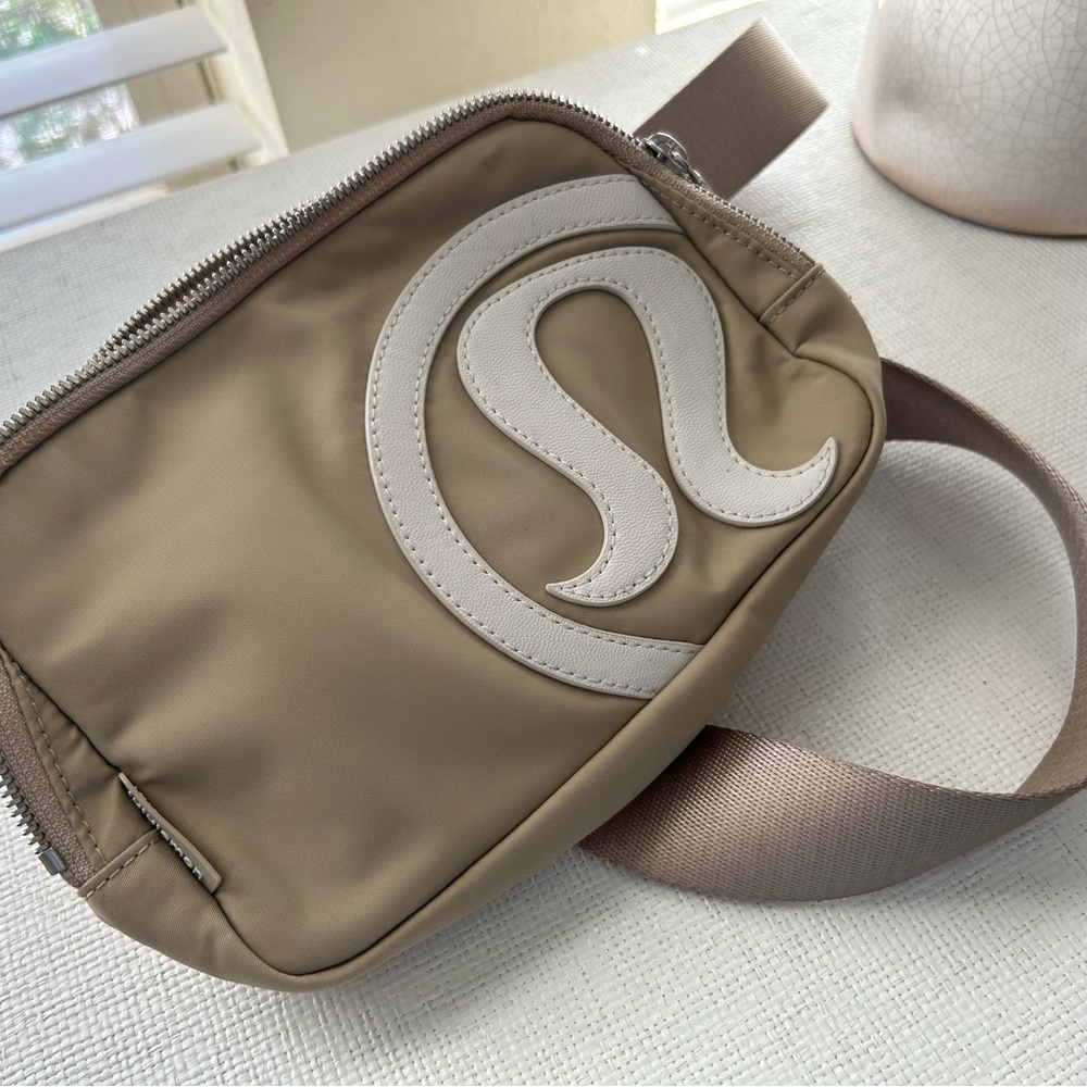 lululemon rare belt bag
